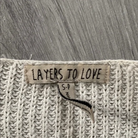 Cream V-Neck Top with Ribbed Texture - Picture 2 of 3